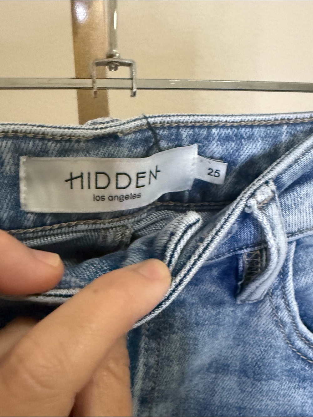 Hidden Jean - Picture 3 of 3